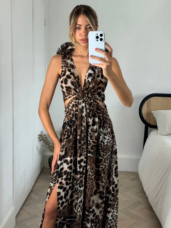 Layla Maxi dress with shoulder corsage / Animal print